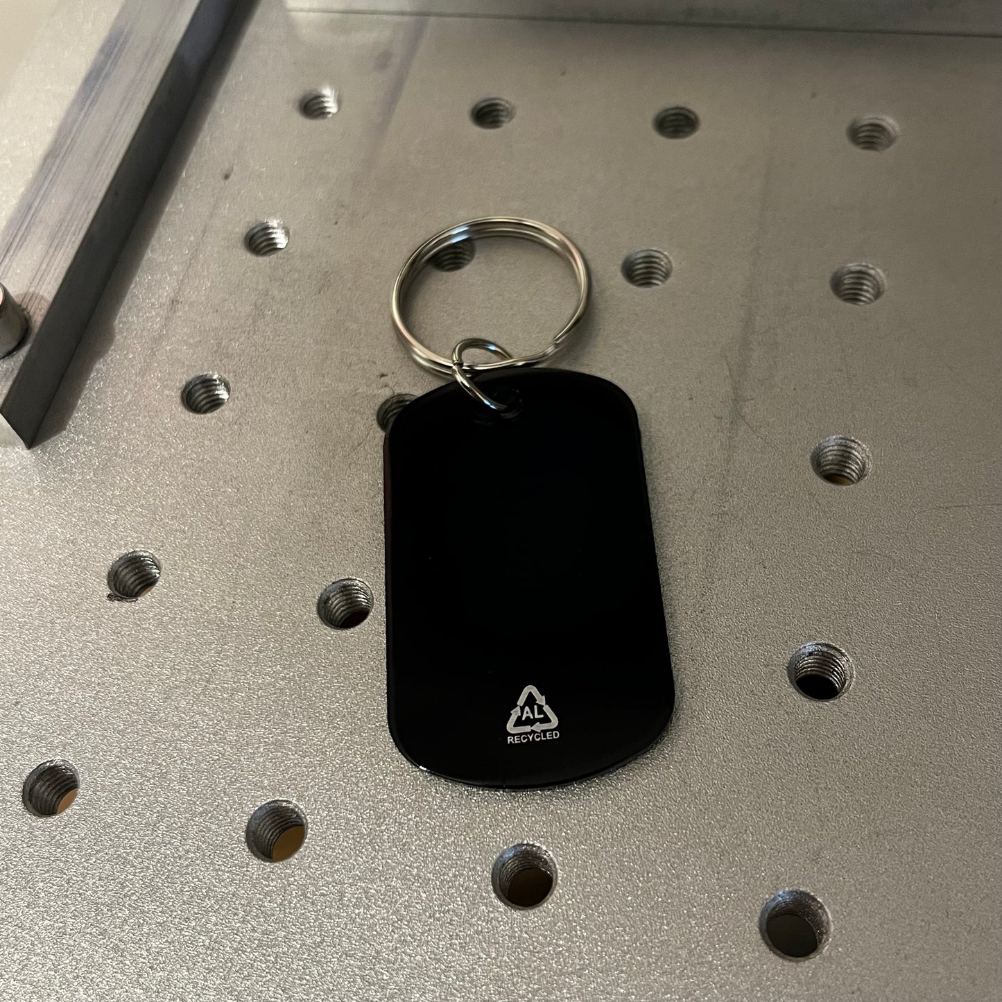 Reklamni metalni privezak za ključeve Menez