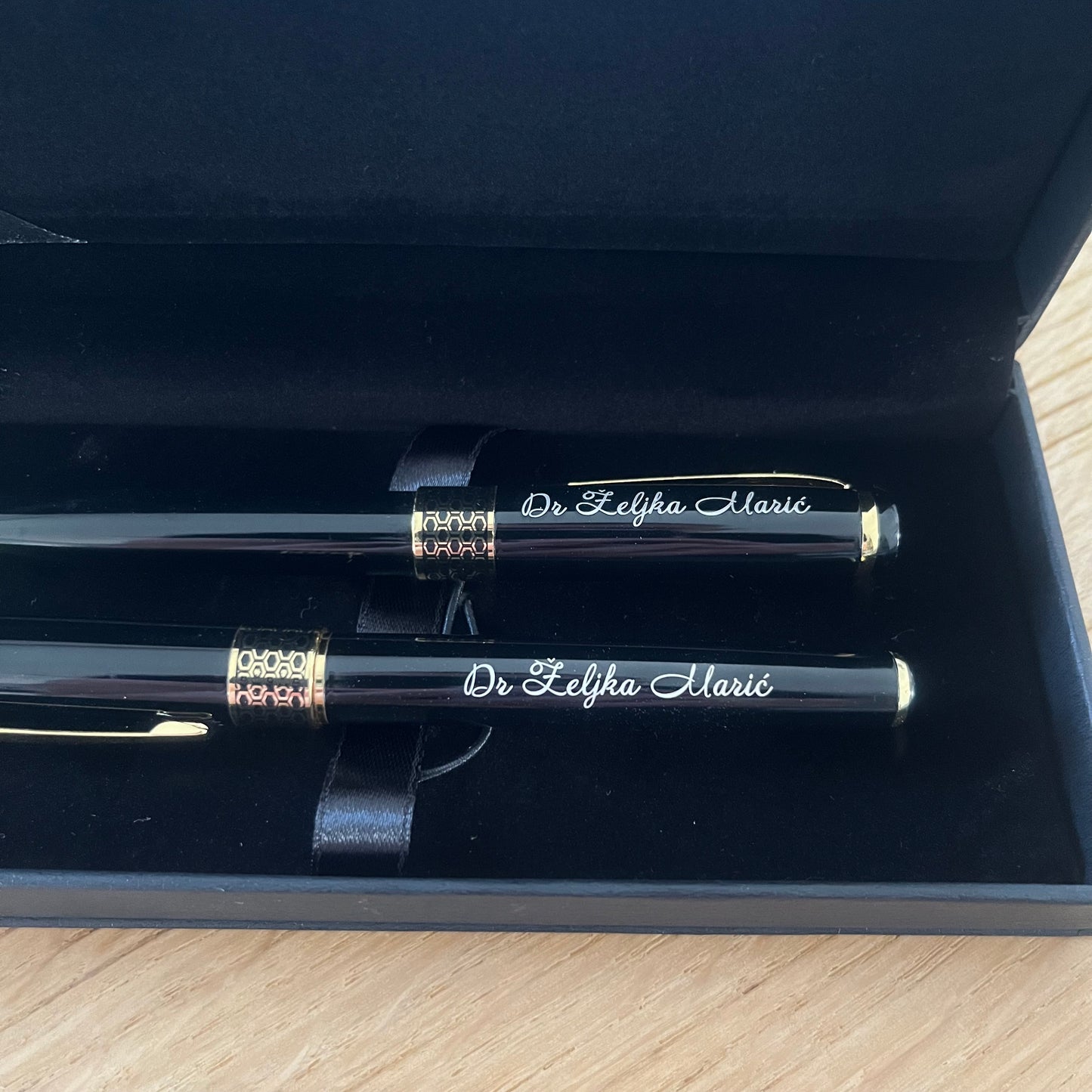 Set - metalna hemijska olovka i roler olovka u poklon kutiji sa gravurom po želji