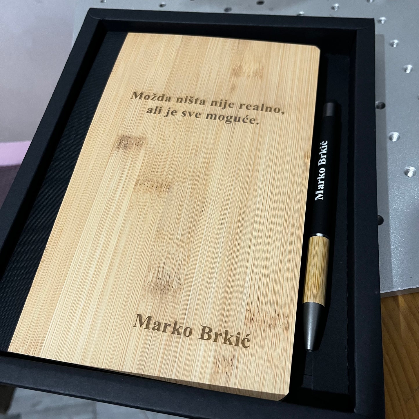 Set notes a5 i olovka od bambusa sa laserskom gravurom po želji 1