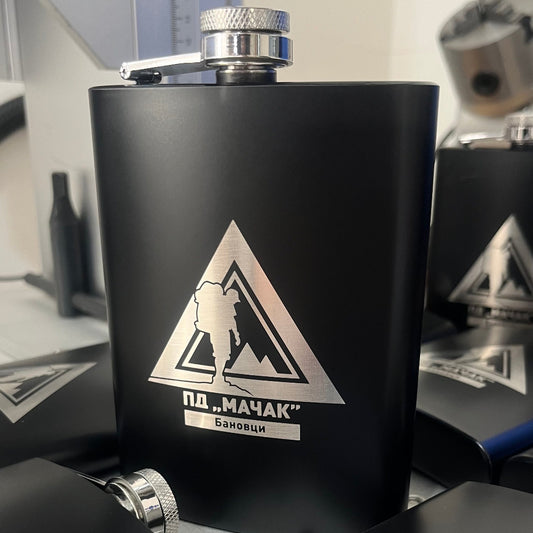 Crna metalna pljoska