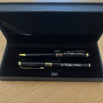Set - metalna hemijska olovka i roler olovka u poklon kutiji sa gravurom po želji