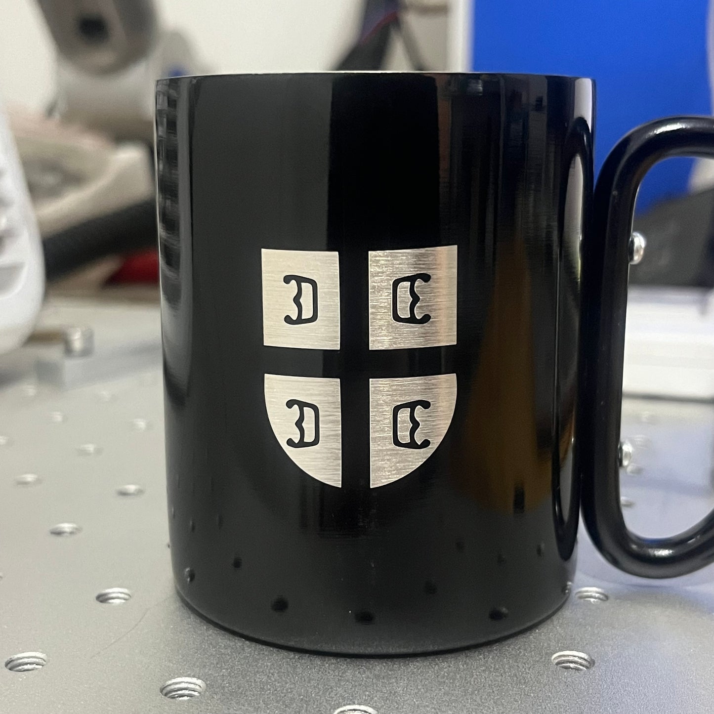 Šolja sa karabinerom