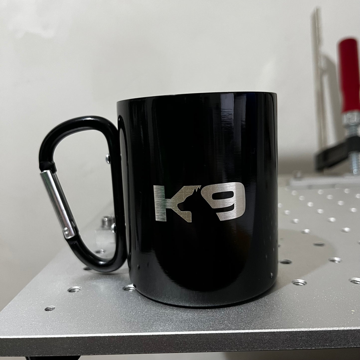 Šolja sa karabinerom