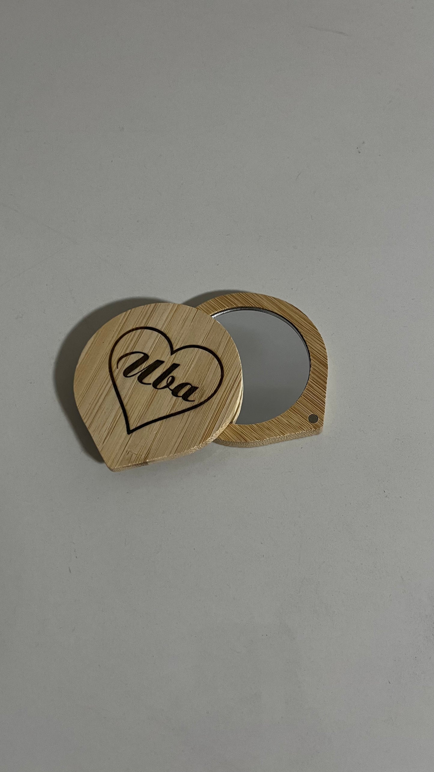 Ogledalce sa gravurom po želji