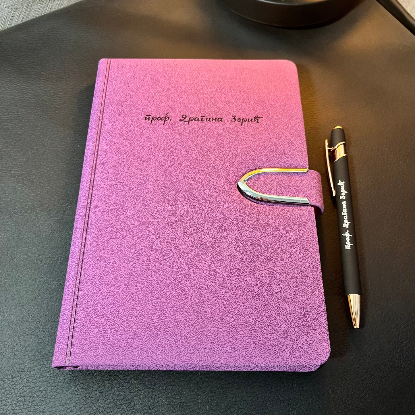 Set Master - rokovnik A5 i olovka sa laserskom gravurom – u gumiranoj kutiji sa magnetom