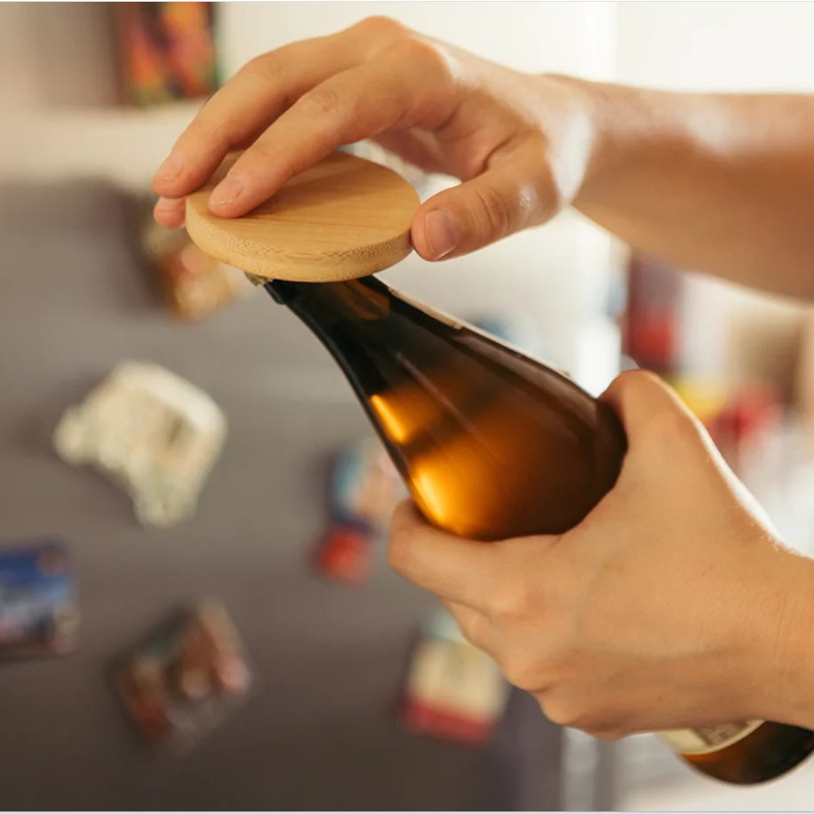 Otvarač za flaše sa magnetom